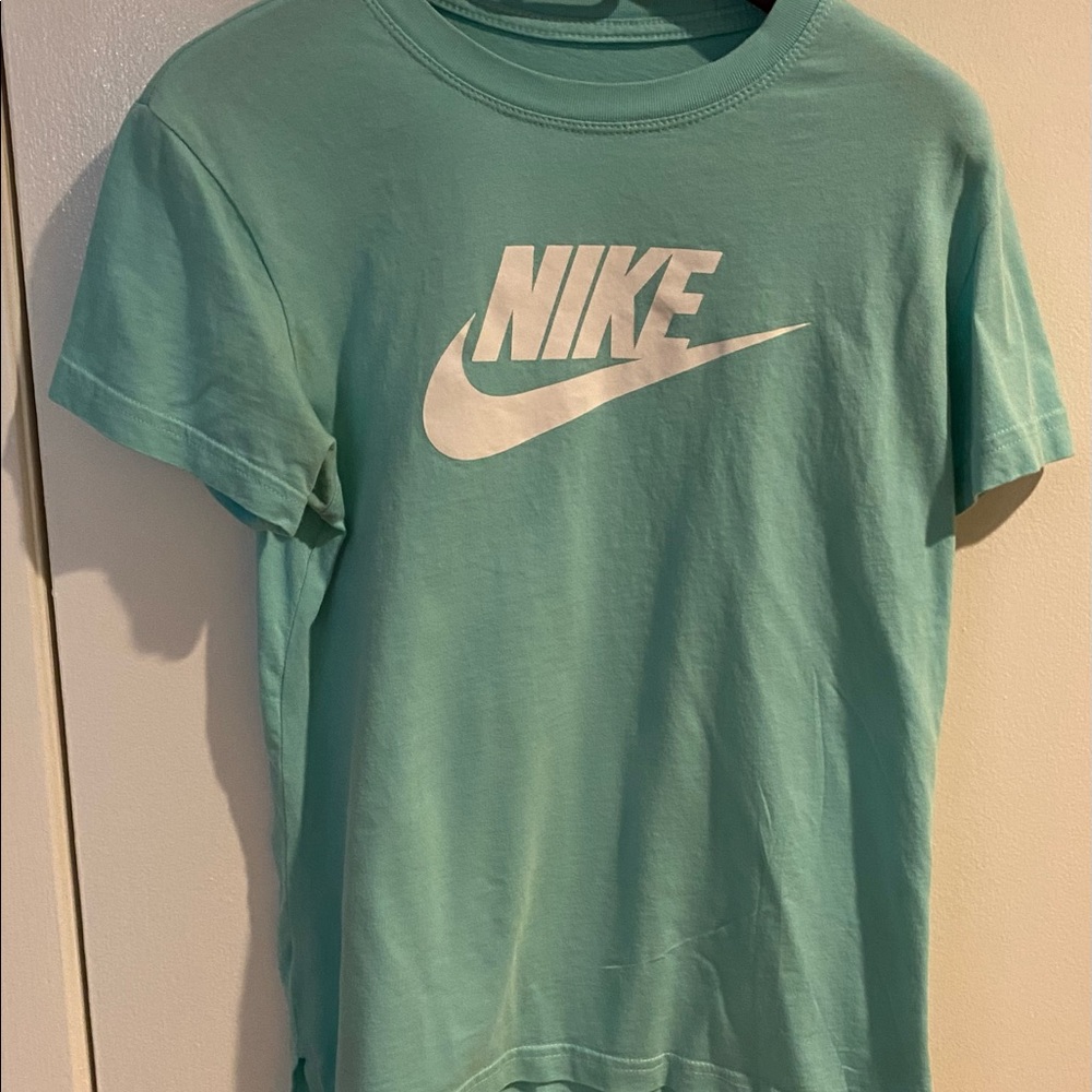 Nike girls tee
